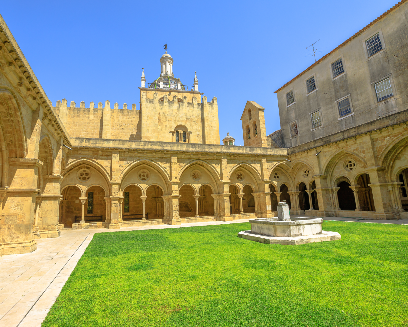 Fátima & Coimbra (Full Day Tour)