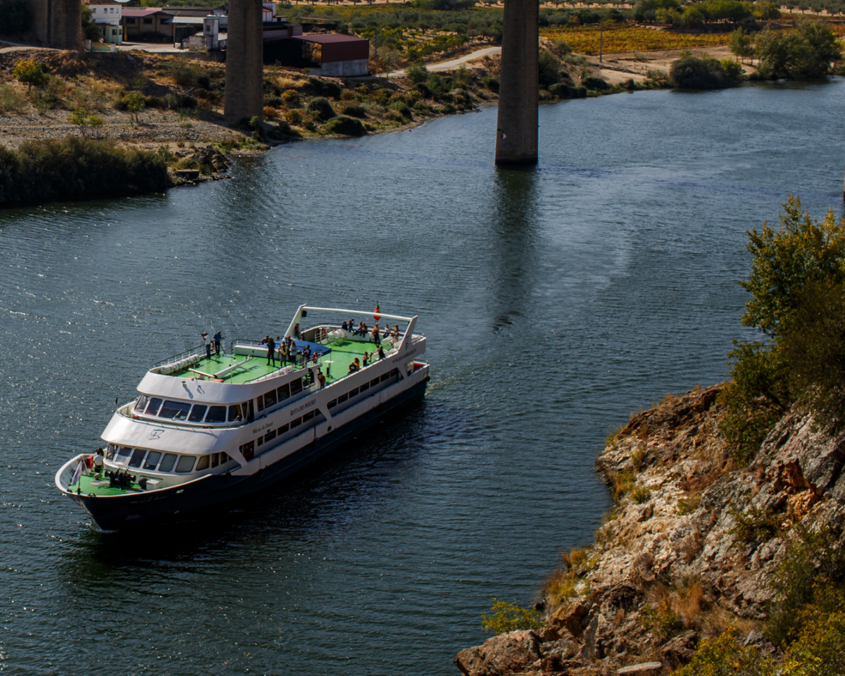 Porto to Pinhão River Cruise - Full Day